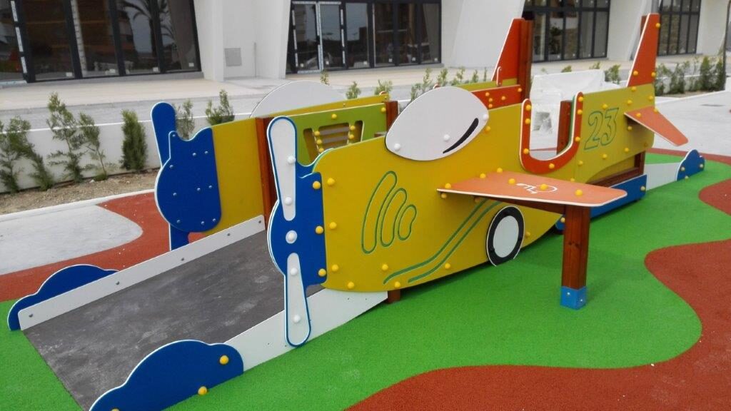 201782995044avion mosser parque infantil accesible